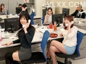 Con trai vừa đi công việc thì bố Người chồng đã đè vợ sắp cưới của con trai ra địt